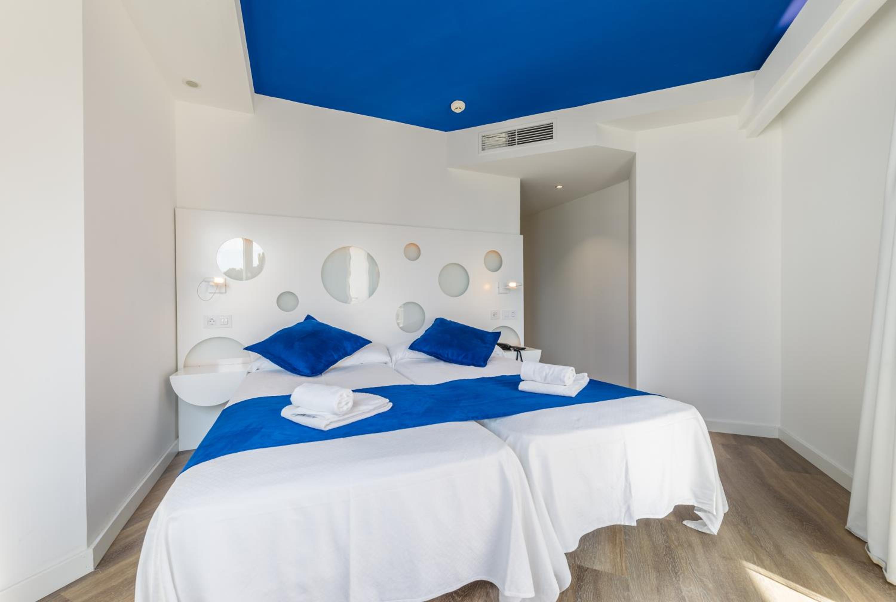 غرفة ديلوكس بسرير مزدوج بشرفة، WelikeHotel Triton beach 2/10