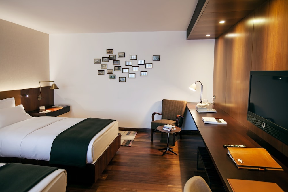 Square Nine Hotel Belgrade 19/81