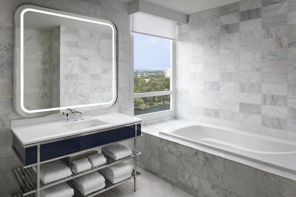 EXECUTIVE, SUITE, BALCONY