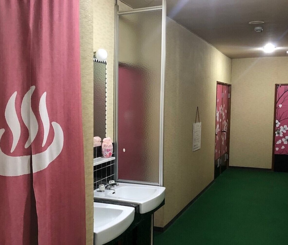 Business Hotel Nakayama 50/50