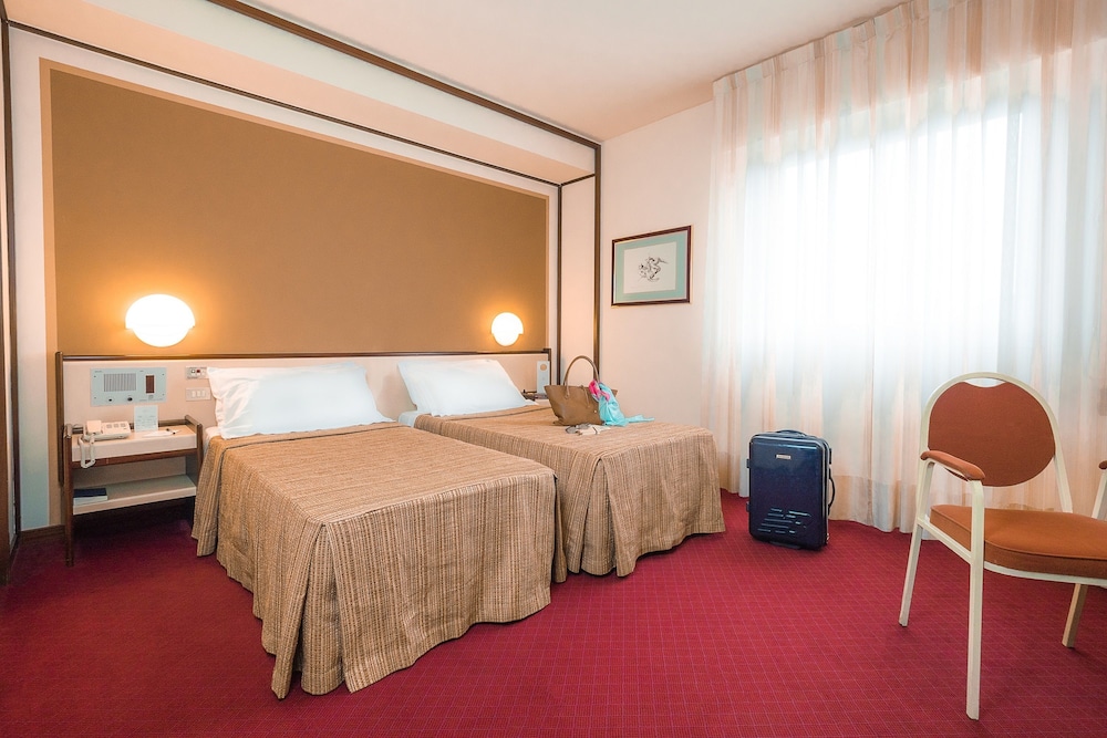 Astoria Palace Hotel 27/78