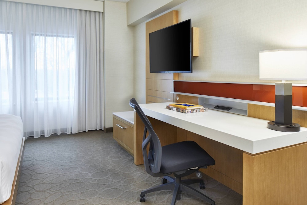 Renaissance Chicago Glenview Suites Hotel 56/72