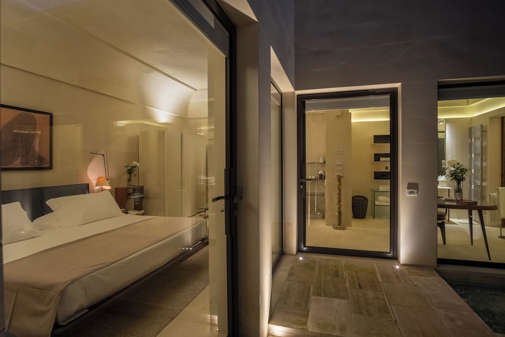 Pool, Suite, King Bed