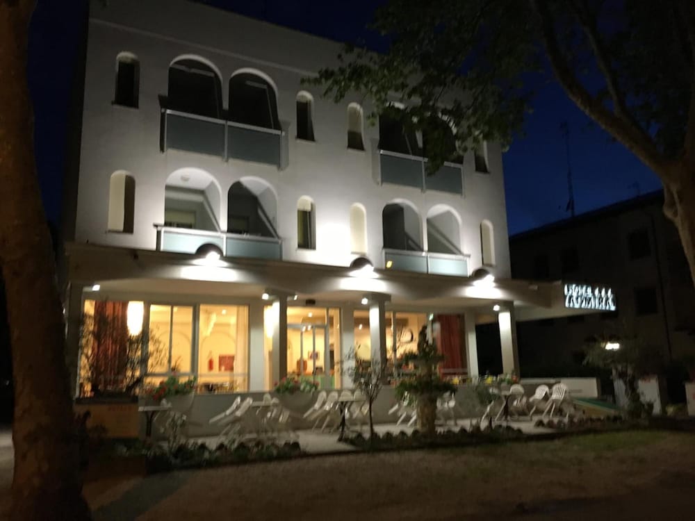 Hotel Admiral 7/61