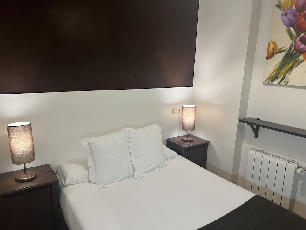 Thc Gran Via Hostel 18/28