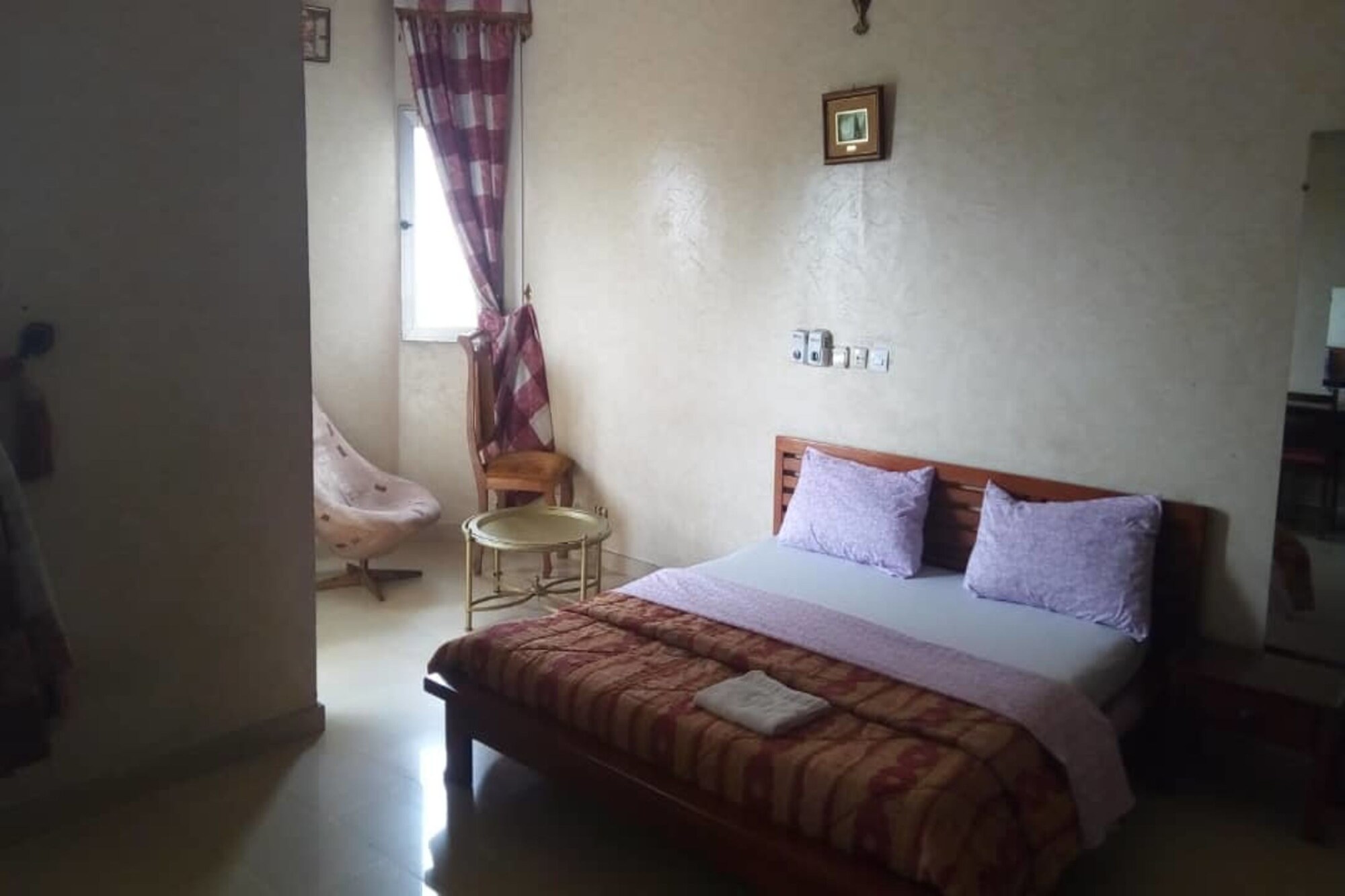1 BEDROOM, CITY, STUDIO, SMOKING