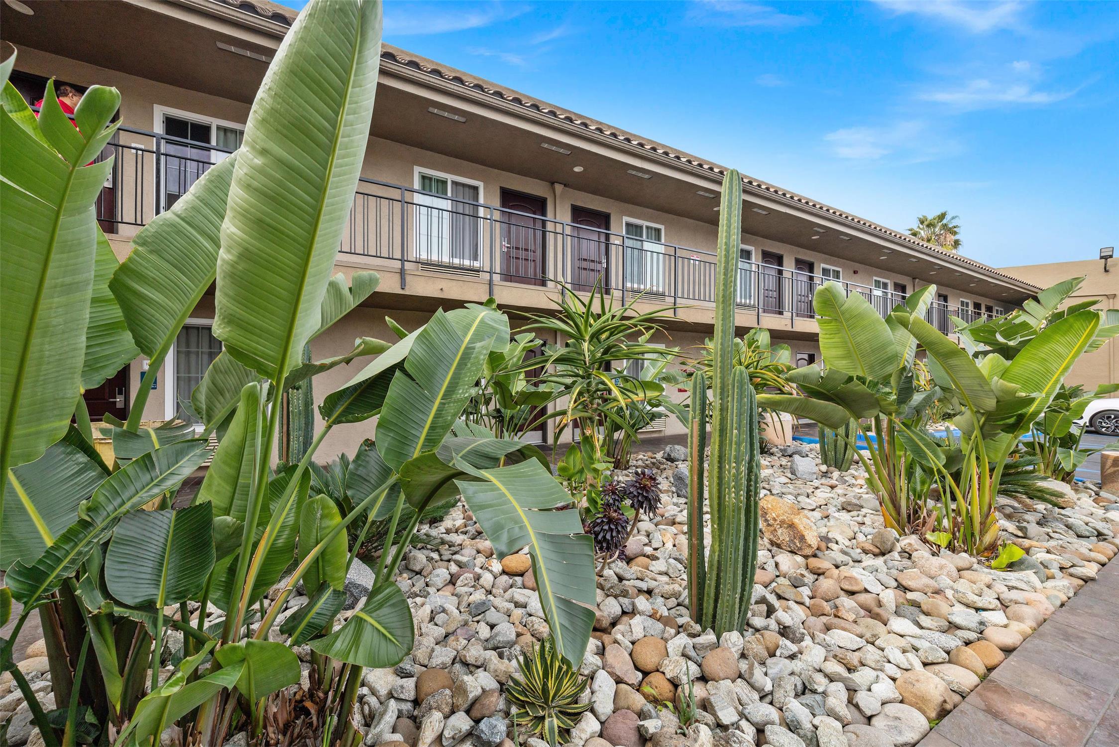 Econo Lodge Inn & Suites Escondido Downtown 10/48
