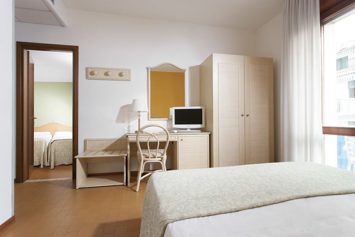 2 BEDROOMS, FAMILY