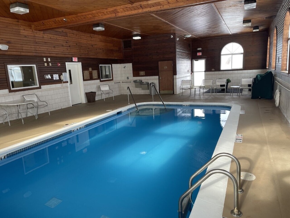Galesburg Inn and Suites 3/42