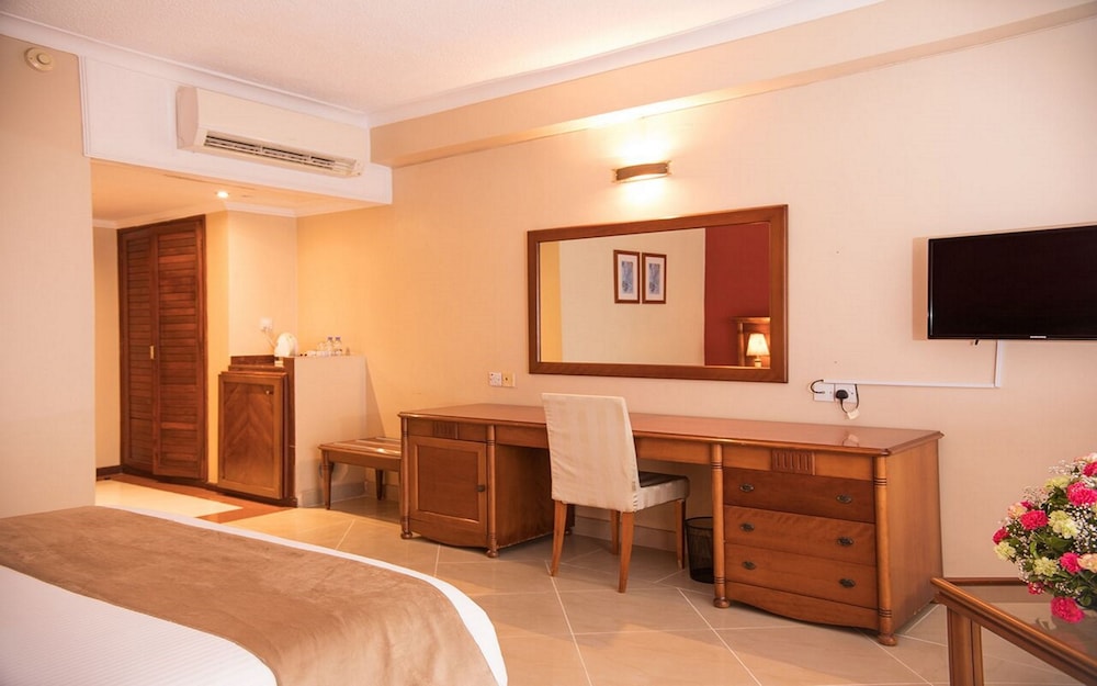Golden Tulip Dar Es Salaam 56/71