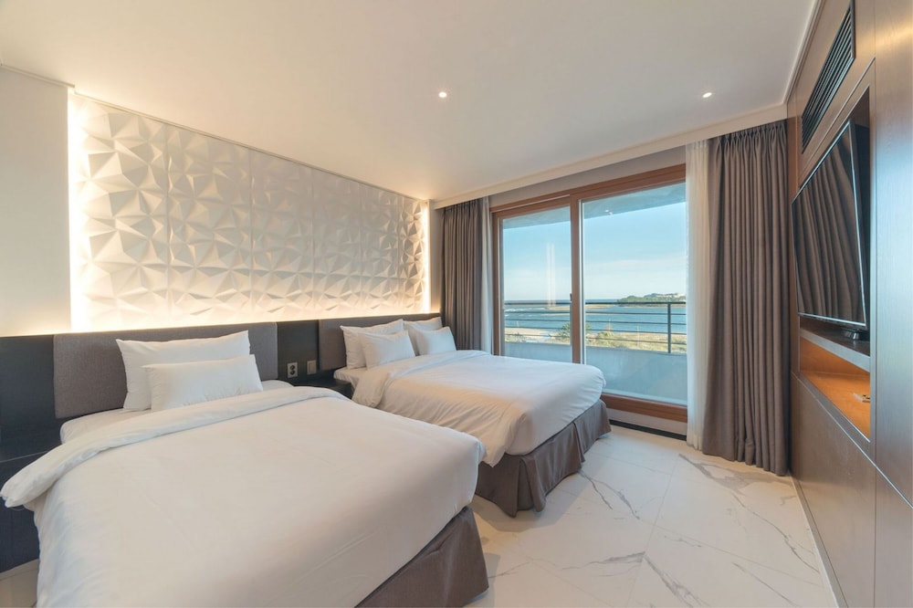 Spa, Luxury, 1 Double and 1 Single Bed