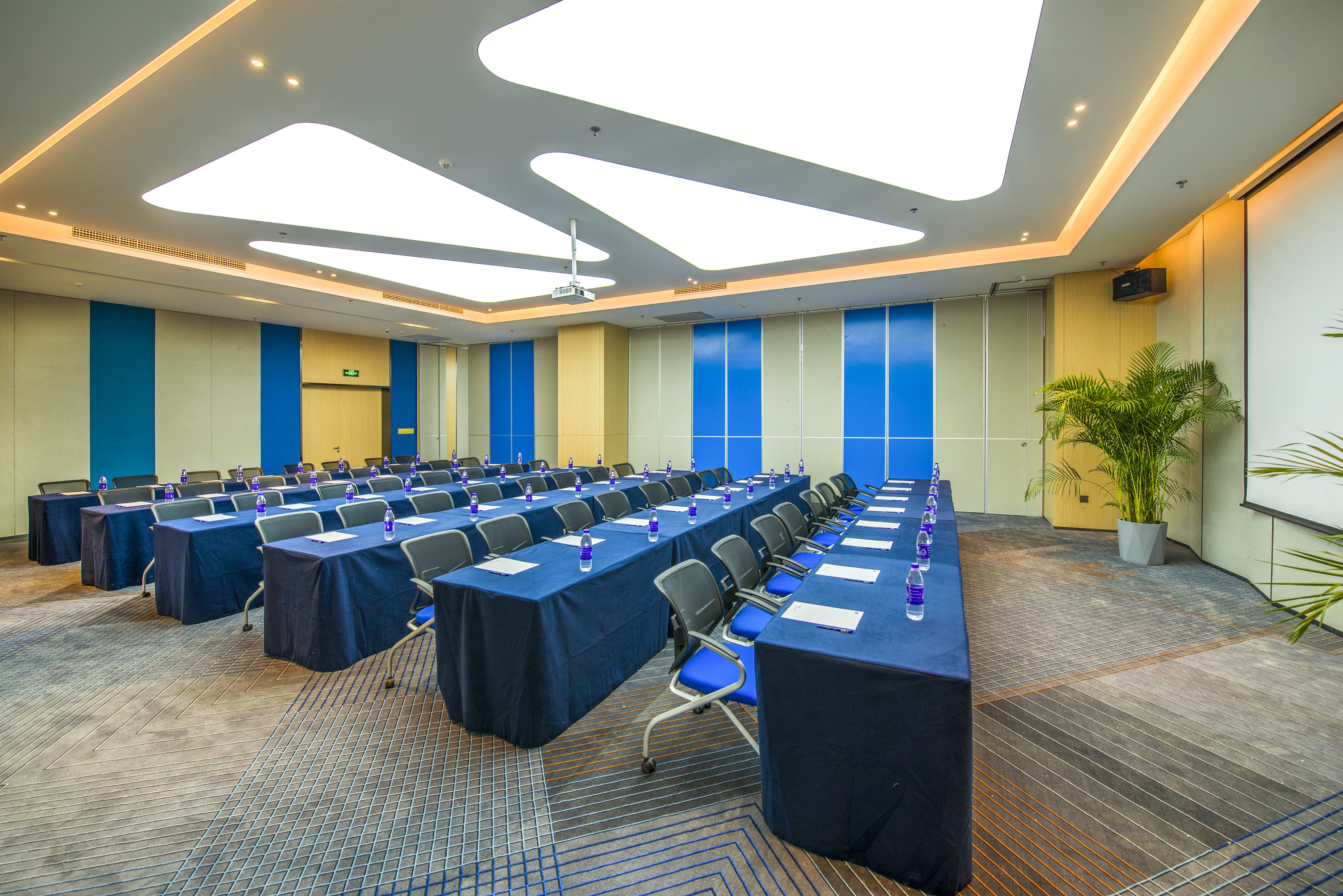 Holiday Inn Express Foshan Beijiao 40/50