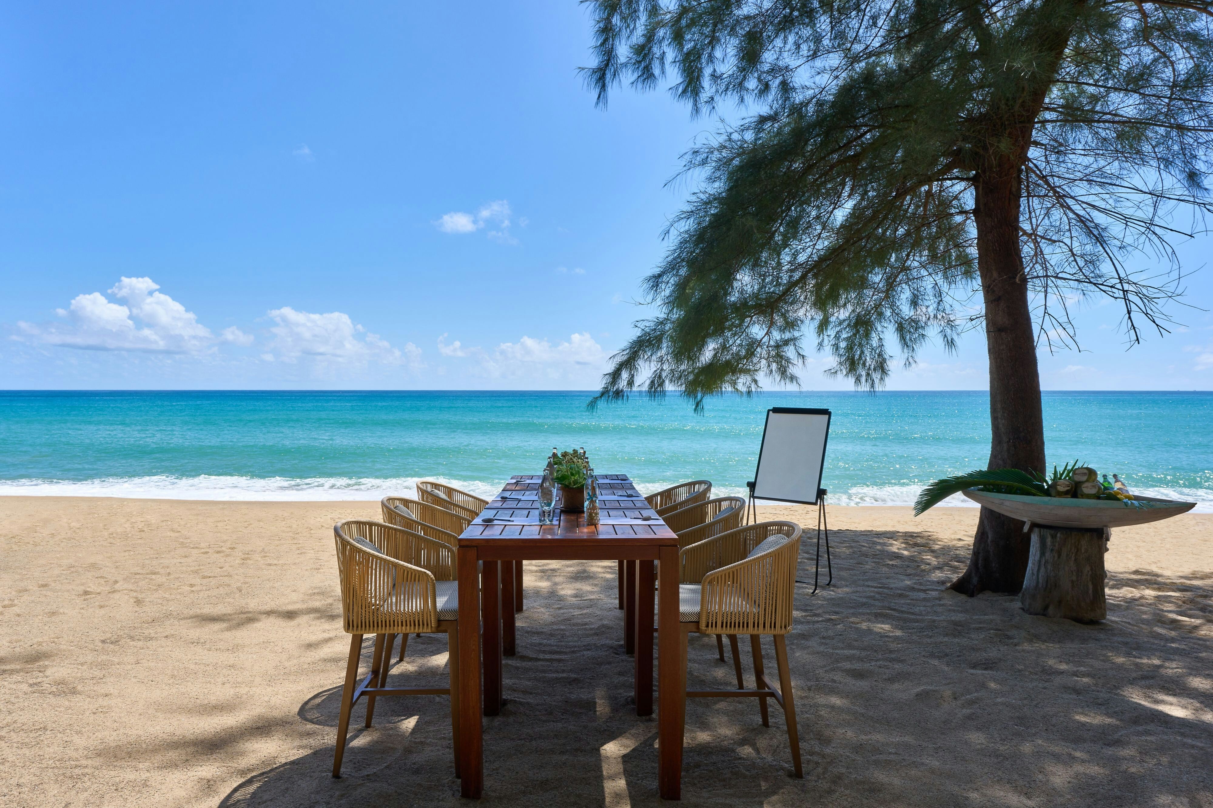 Le Meridien Phuket Mai Khao Beach Resort 57/60