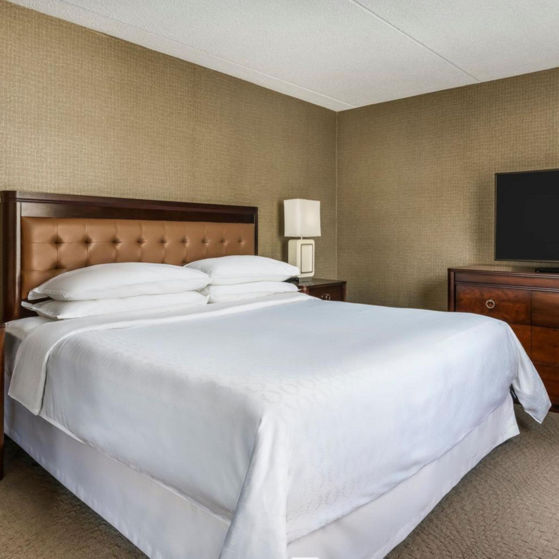 Suite, King Bed, Sofa, Club Floor
