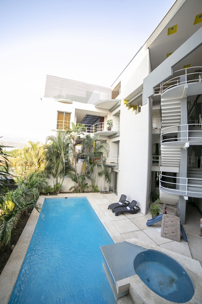 RS Suites Hotel 44/47