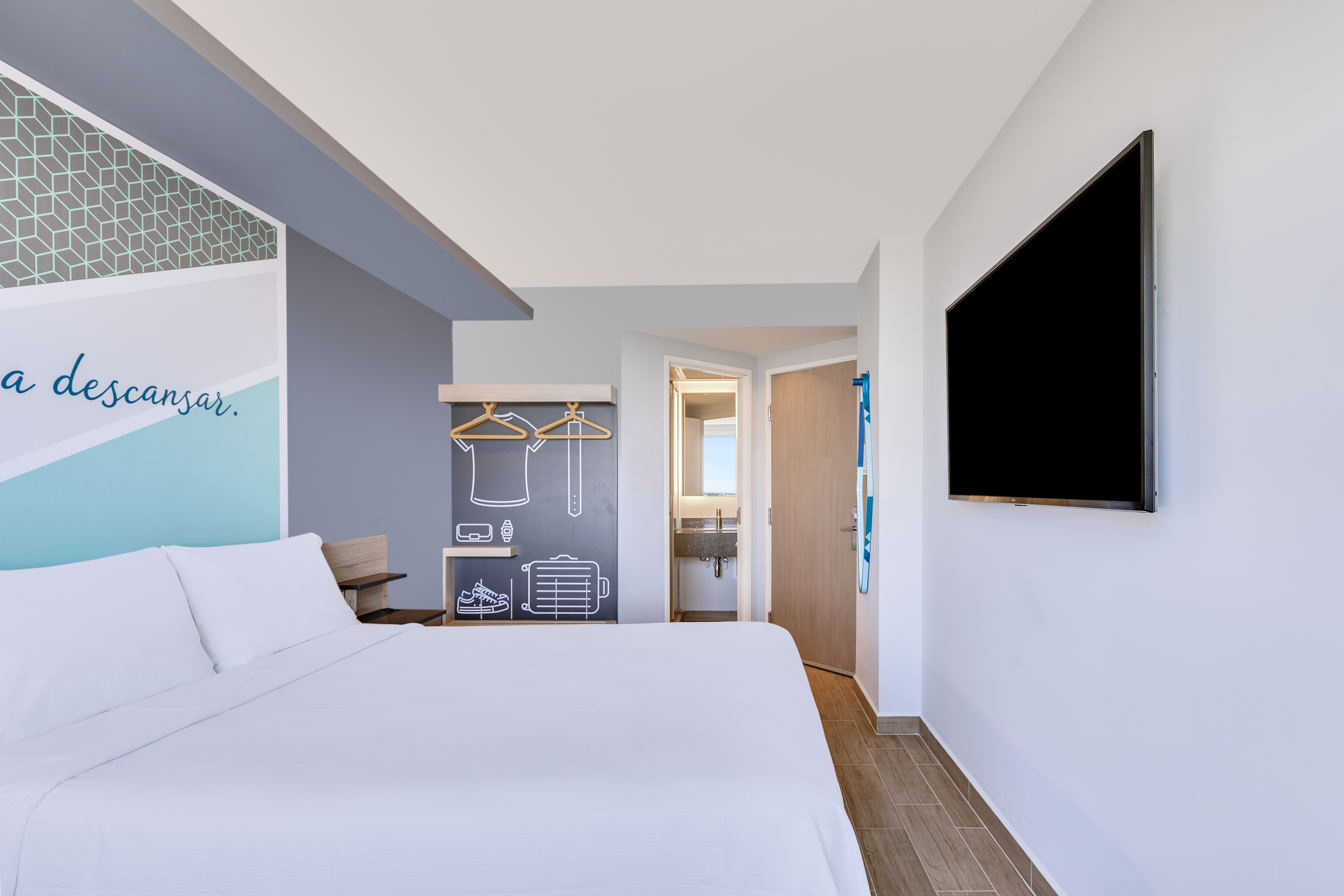 DELUXE, QUEEN BED