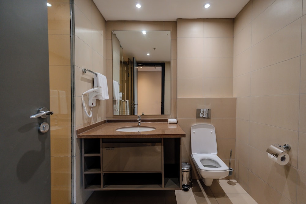 Trademark Suites at Enaki Town 56/60