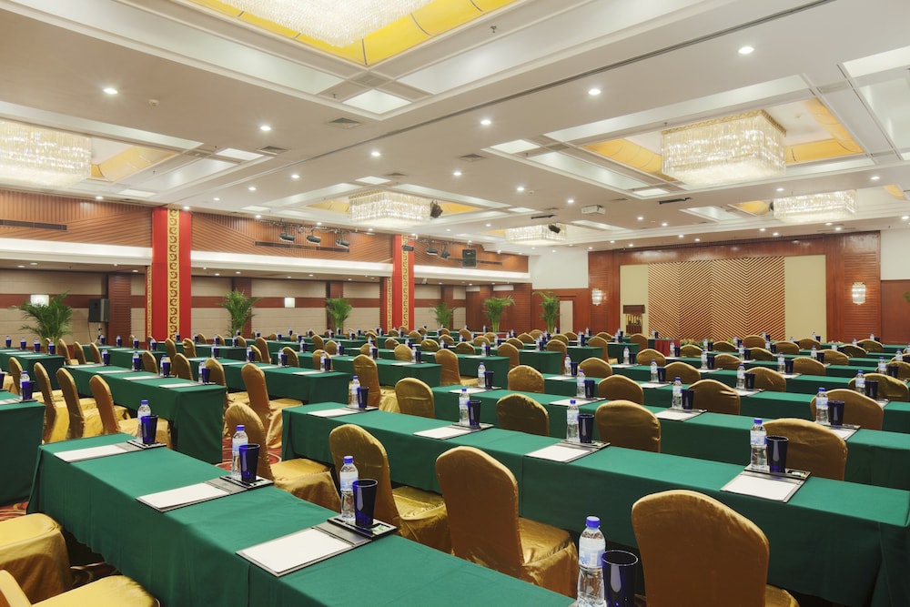 CROWNE PLAZA ZHENGZHOU 69/80