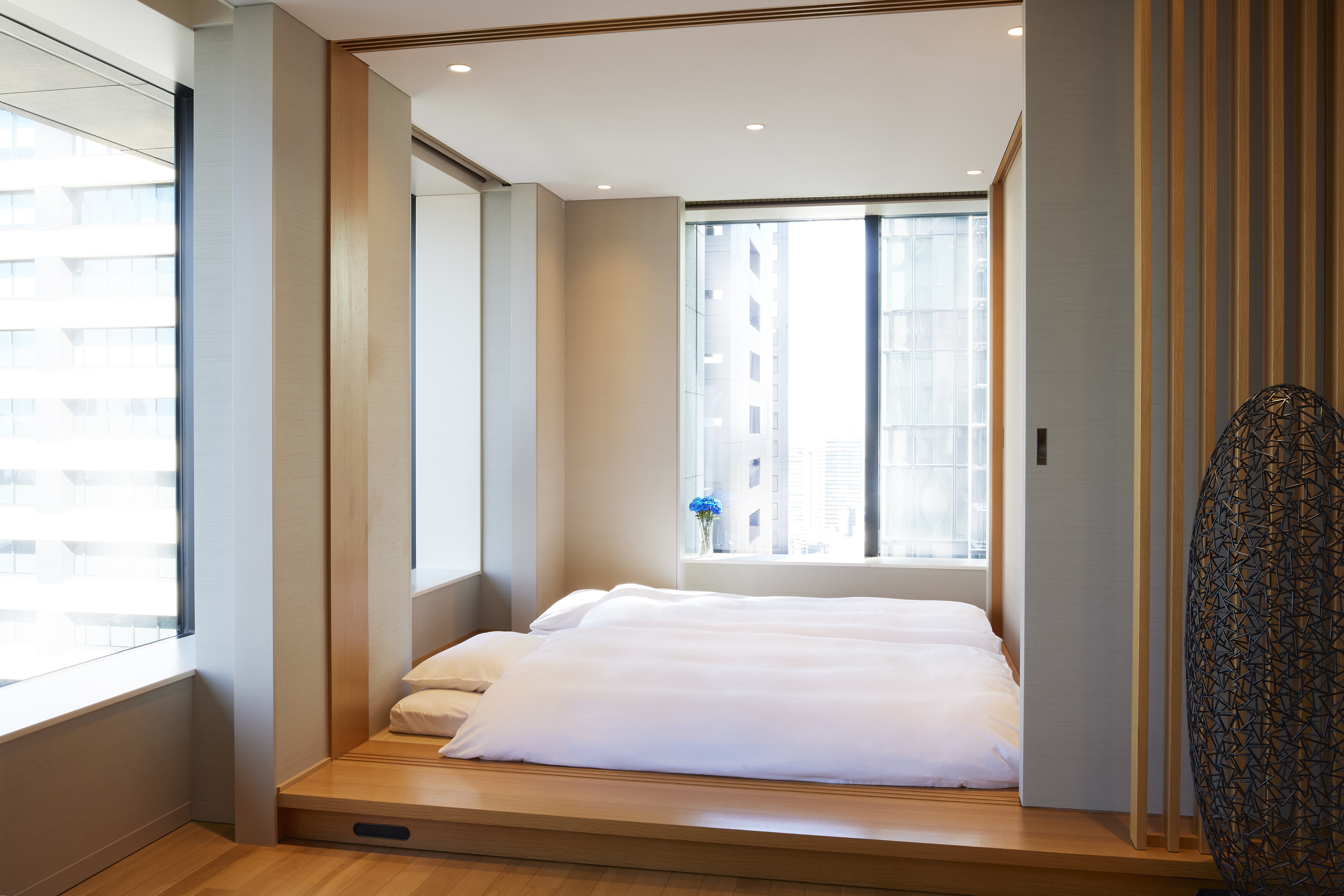 2 BEDROOMS