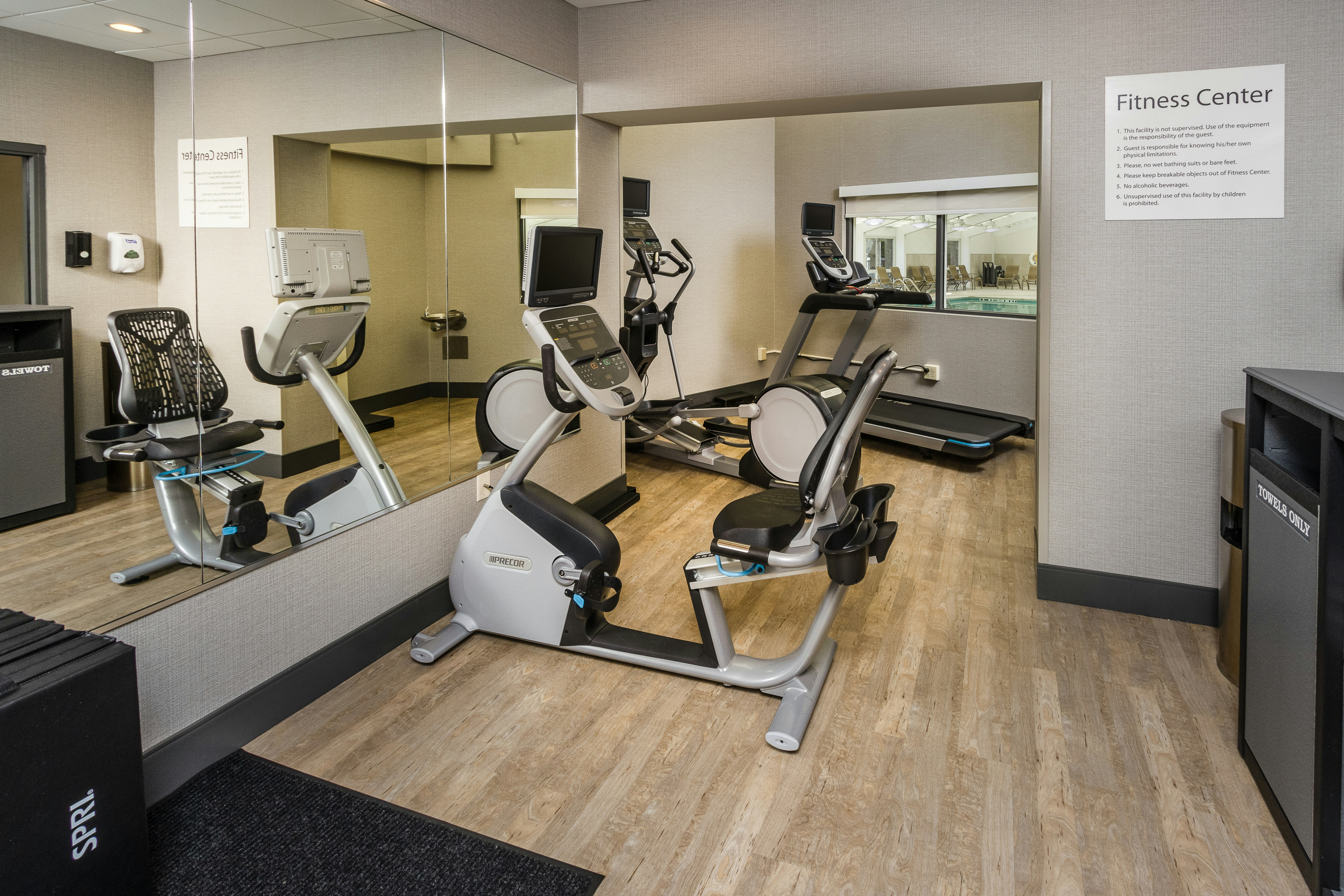 Holiday Inn Suites Memphis Wolfchase Galleria 44/79
