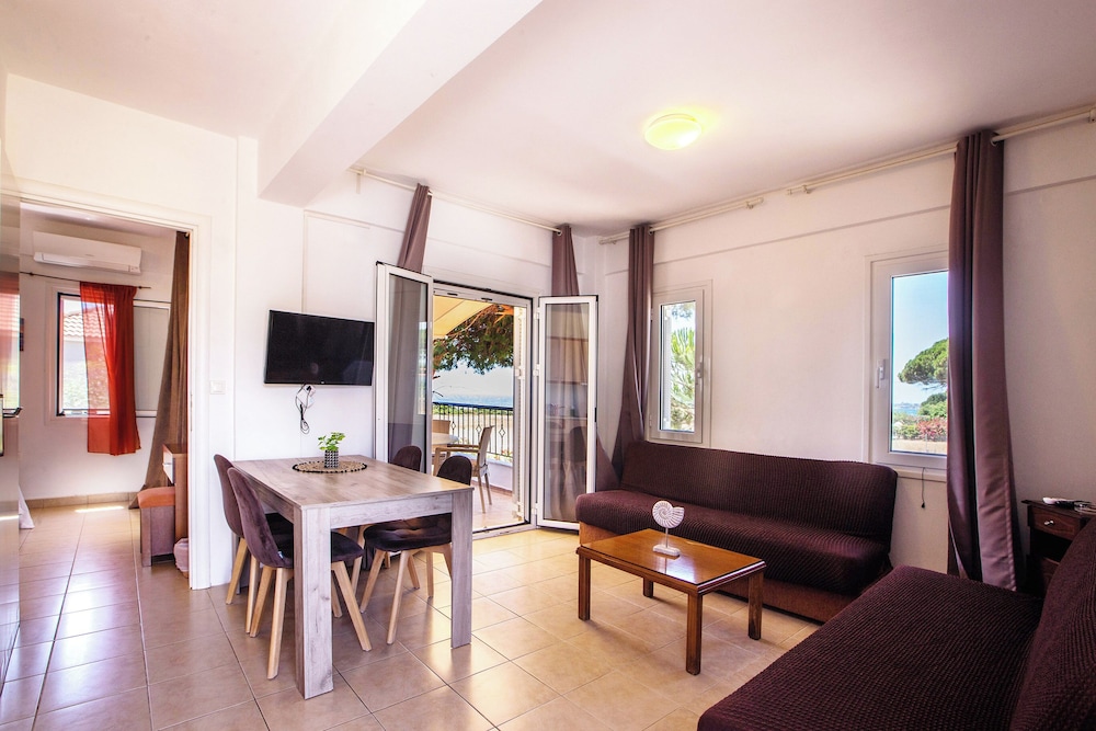 Romanos Beach Villas 21/49