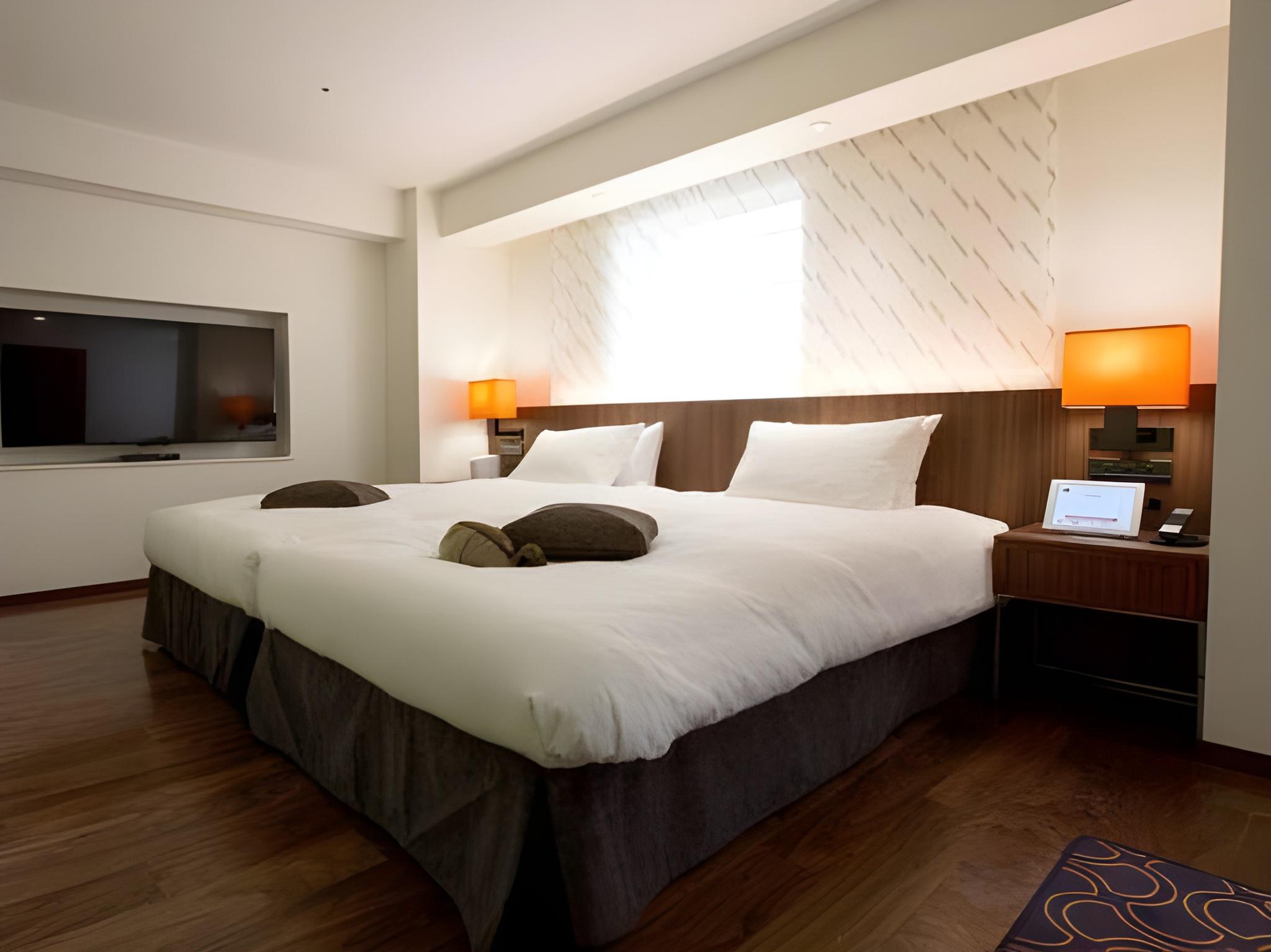 Semi Room, Nine, 2 Semi Double Beds