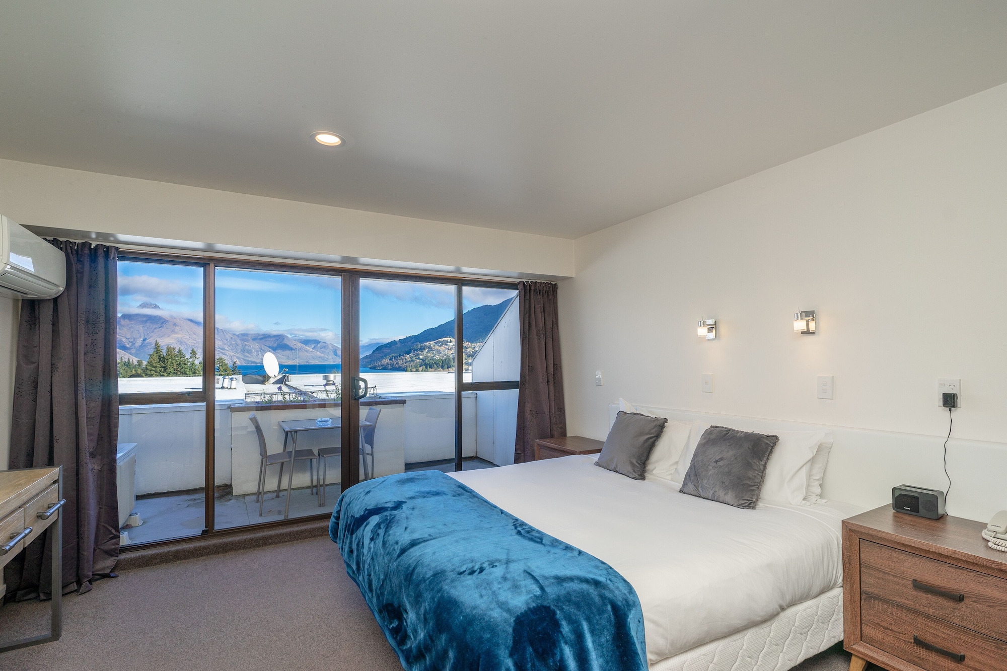 STUDIO, APARTMENT, KING BED