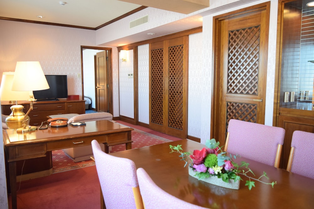 TAKAMATSU KOKUSAI HOTEL 45/65