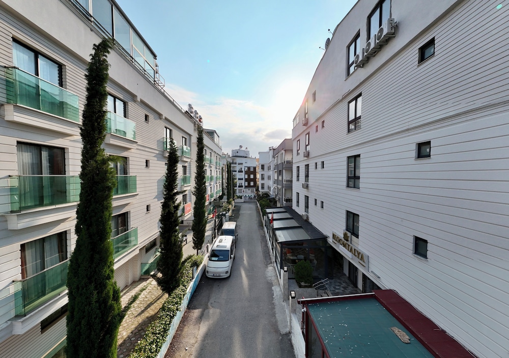 Bloomtalya Hotel 60/64