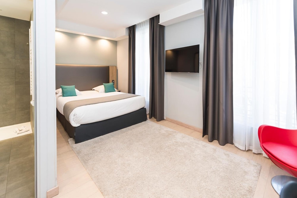 Grand Hotel Clichy 24/61