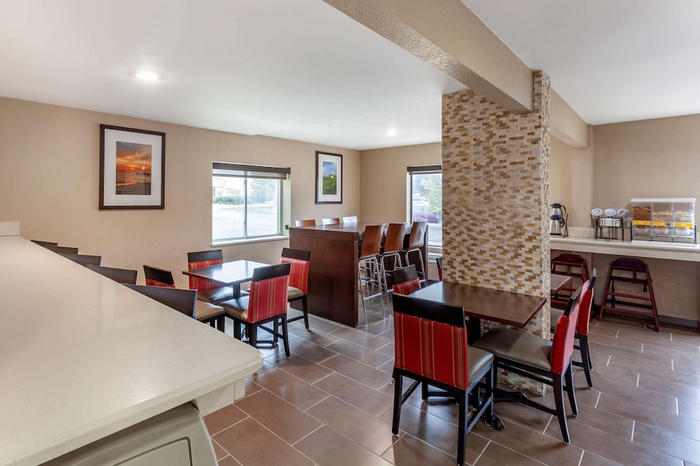 Clarion Pointe Racine - Mount Pleasant 23/36