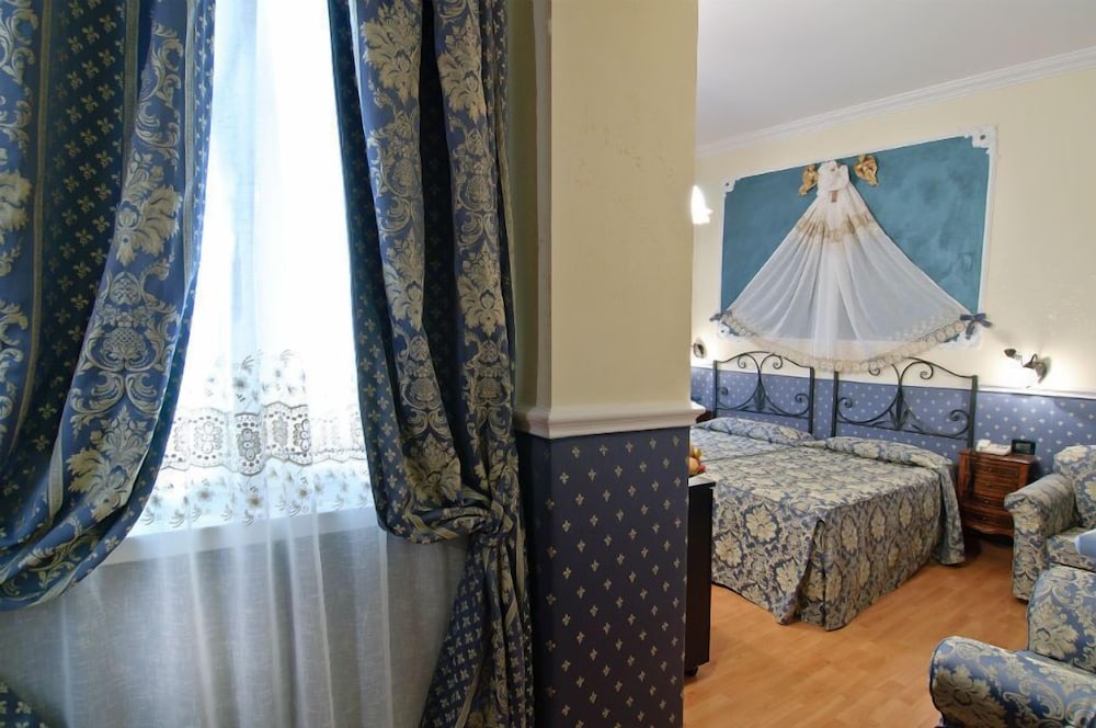 Residenza Antica Roma Hotel 10/25