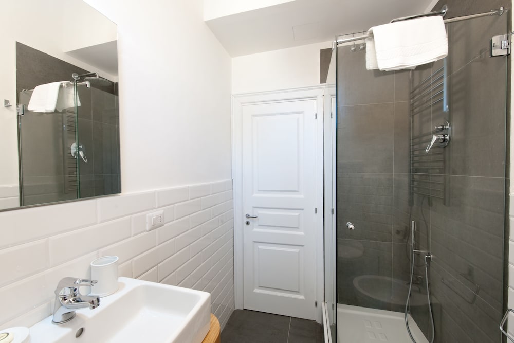 SANTA CHIARA BOUTIQUE HOTEL 66/73