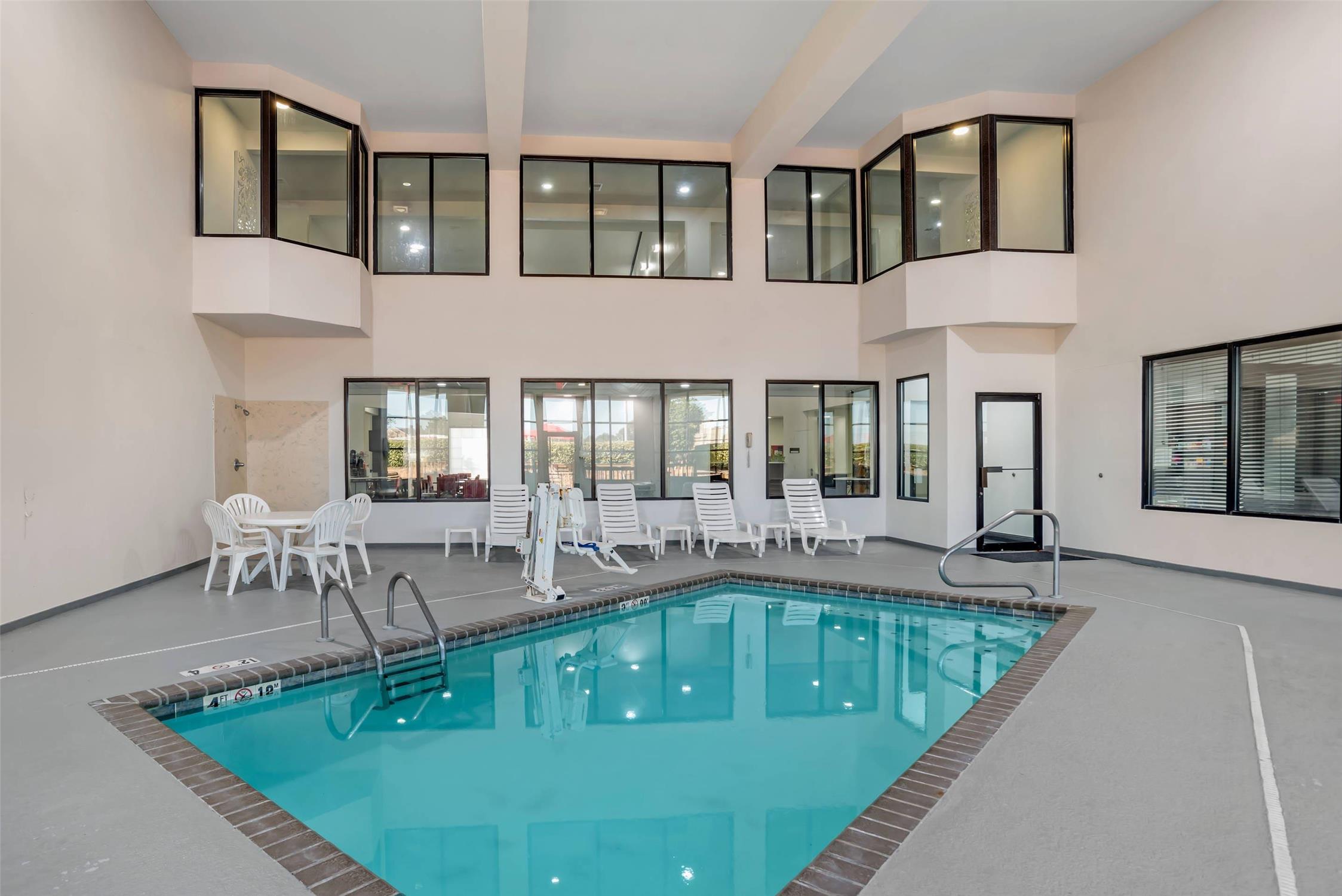 Comfort Suites Hattiesburg near University 20/36