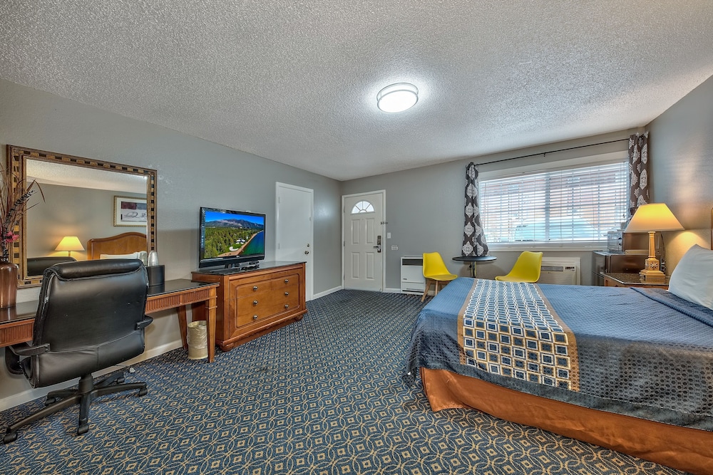 Lake Ridge Hotel 8/52