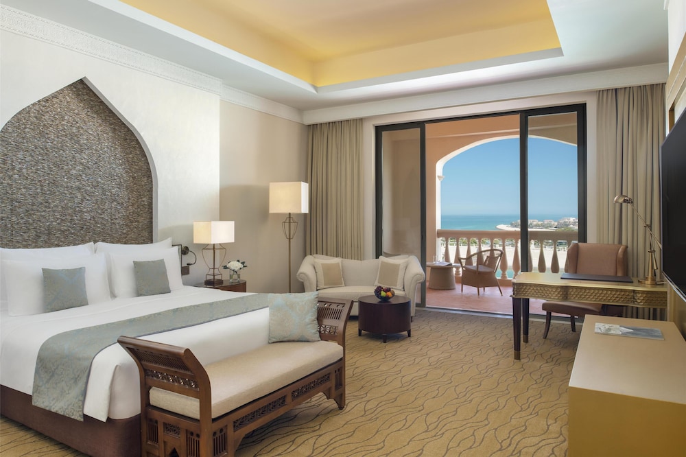 SUITE, KING BED