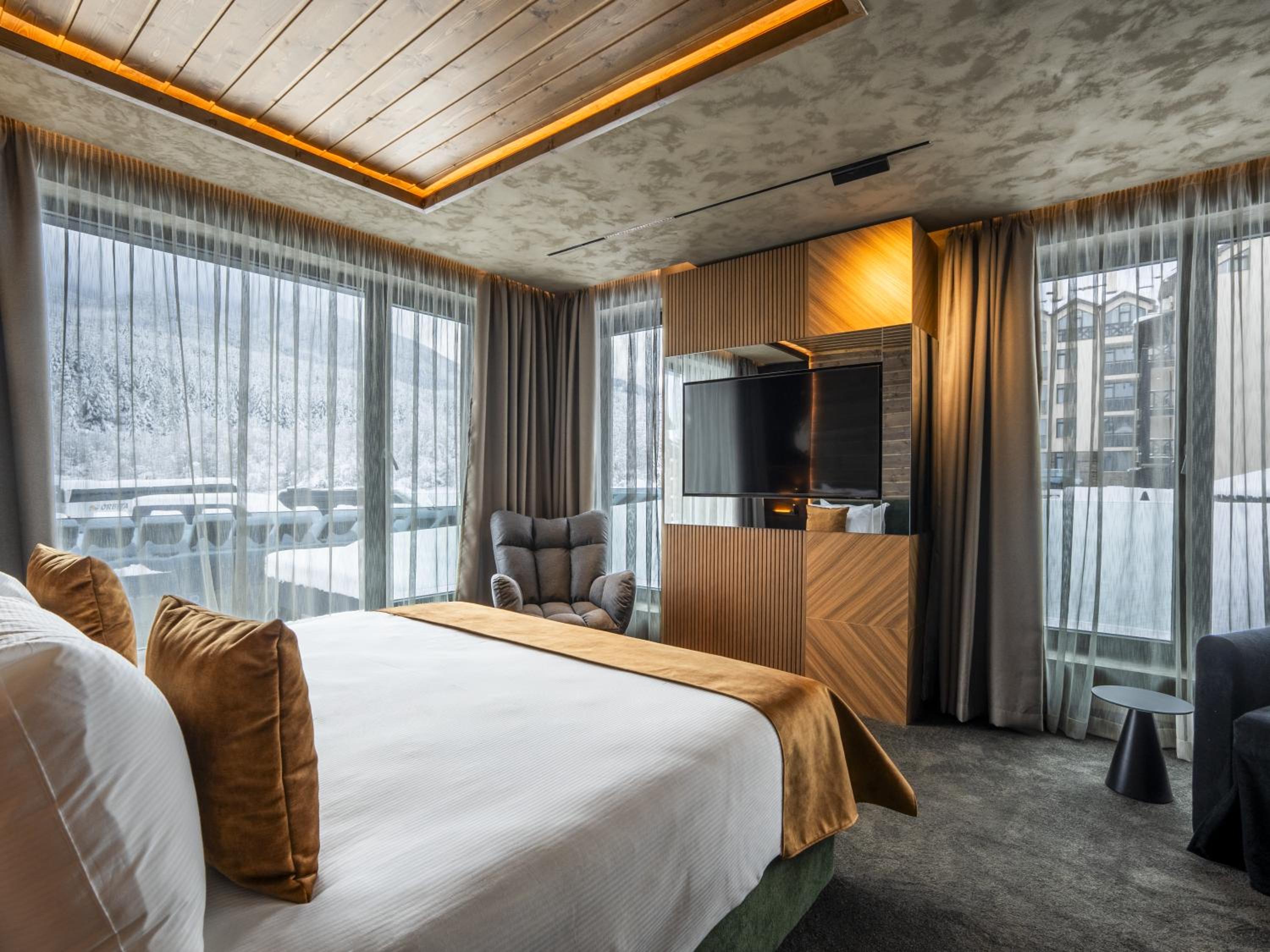Alpine, Deluxe, Double Bed, Mountain View