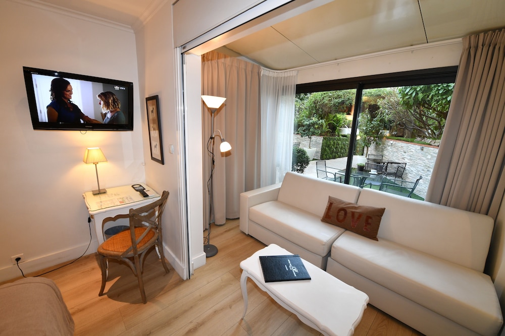 Hotel De Provence 45/70