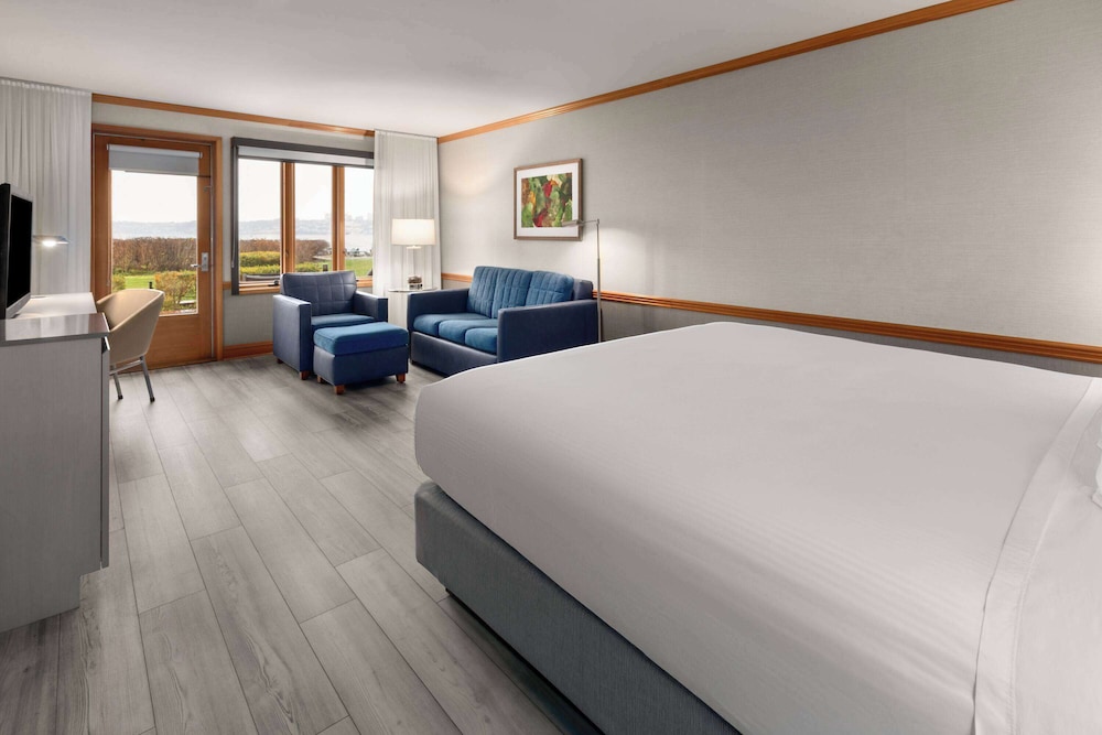Room, King Bed, Water View, Patio