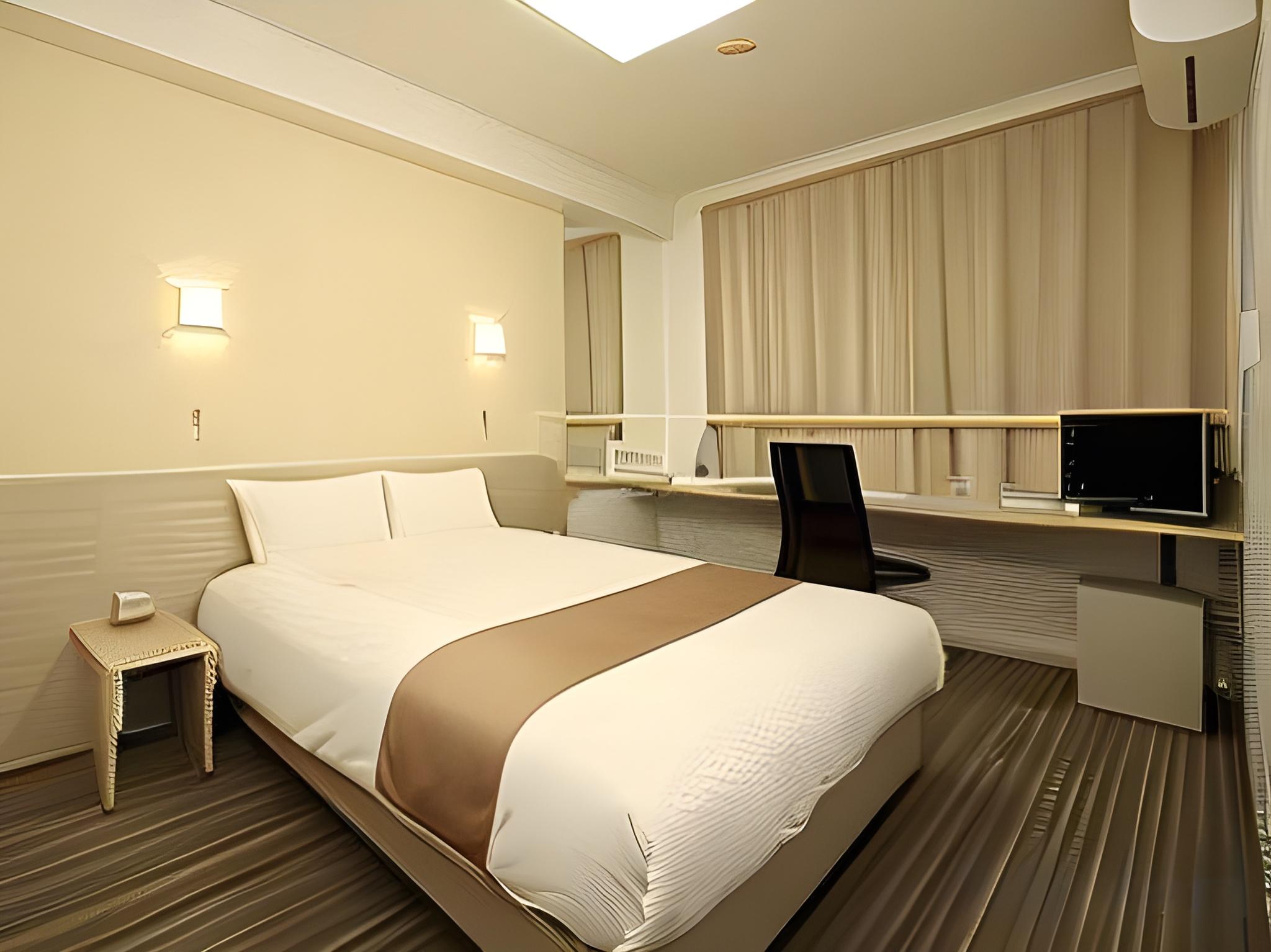 ROOM, DOUBLE BED, SMOKING
