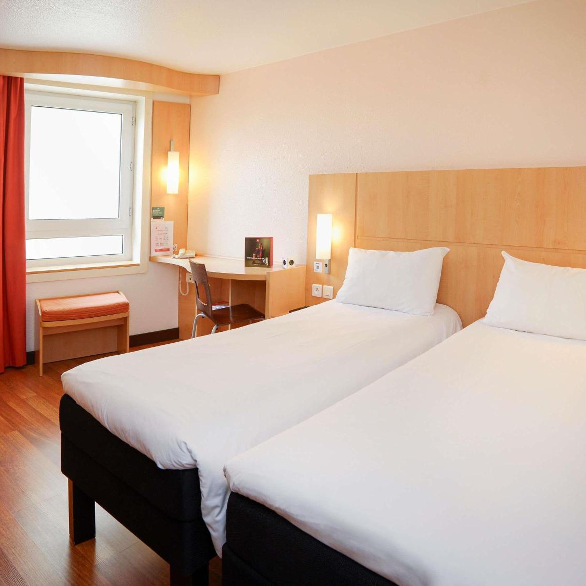 Standard, Convertible Double Bed