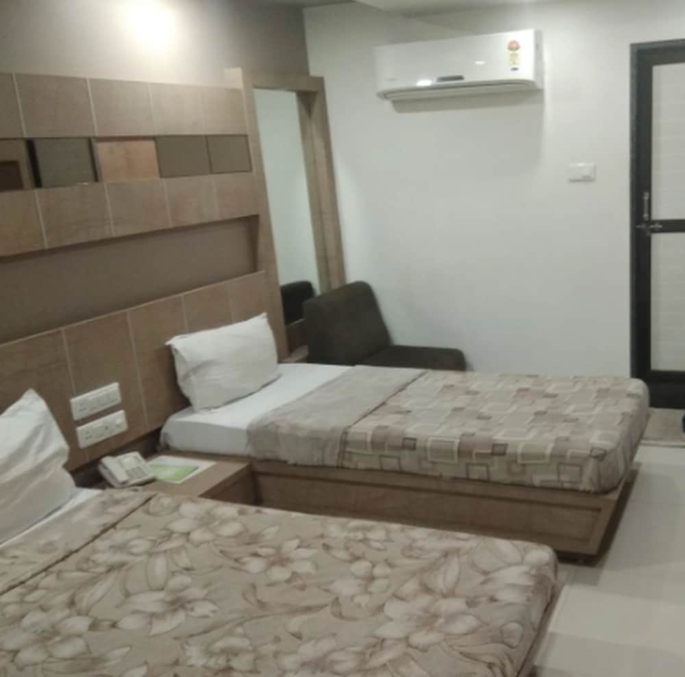 HOTEL AMBER 23/46