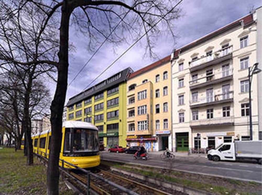 Old Town Hotel 64/72