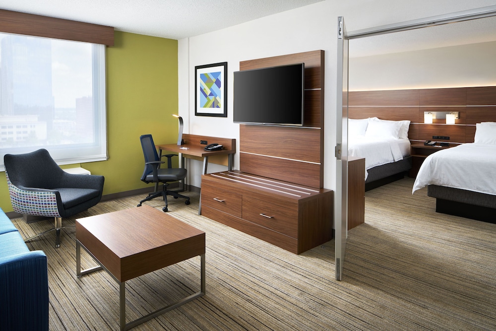 HOLIDAY INN EXPRESS RICHMOND-DOWNTOWN 33/58