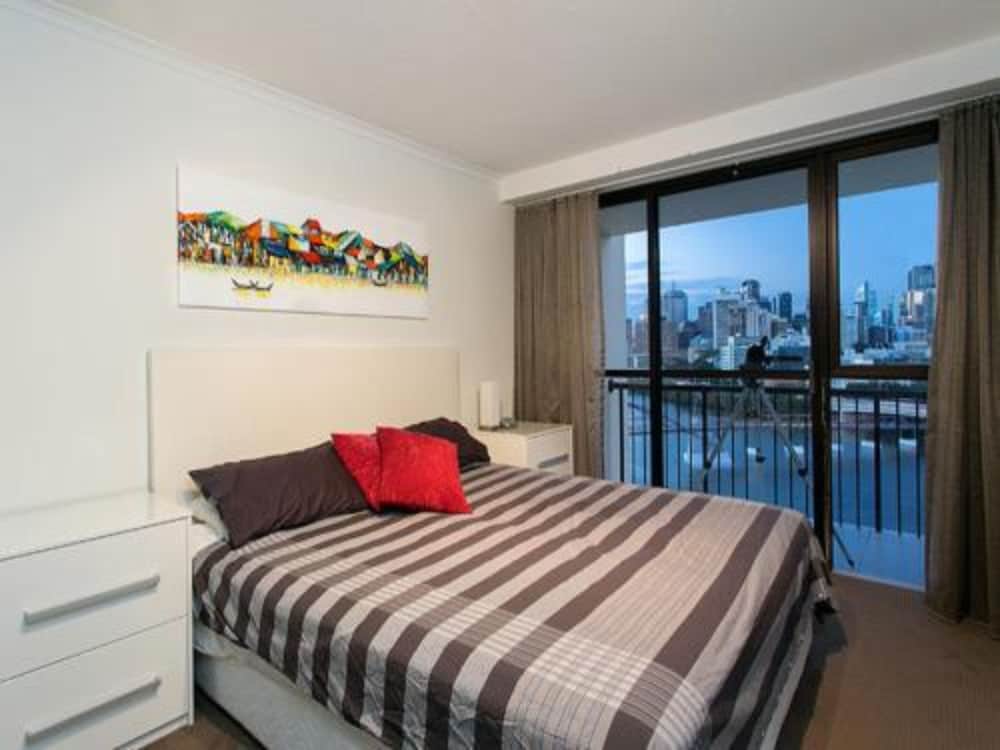 River Plaza Apartments 12/50