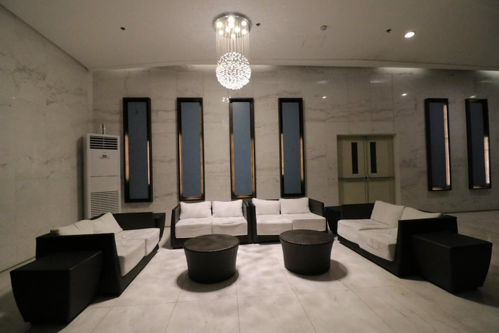Oasis Regency At Fort Victoria 15/30