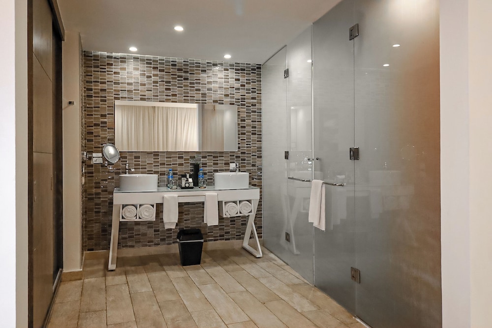 The Fives Beach Hotel - A la Carte All Inclusive 50/50