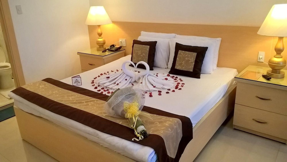 Tulip Hotel 2 30/66