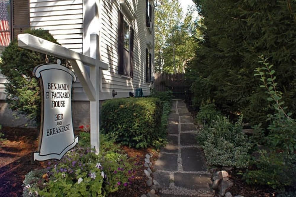 Benjamin F Packard House Bed and Breakfast 36/47