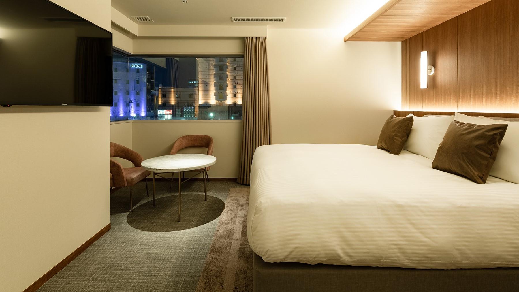 Deluxe, King Bed, River View, Night View